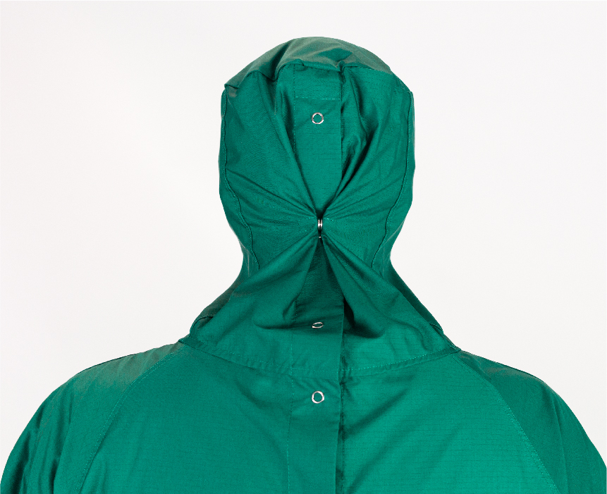 the coverall can be perfectly adjusted horizontally with studs